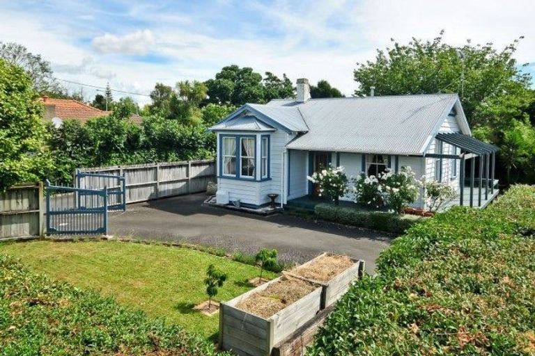 Photo of property in 933 Heaphy Terrace, Fairfield, Hamilton, 3214