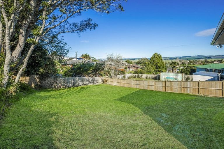 Photo of property in 18 St James Avenue, Helensville, 0800