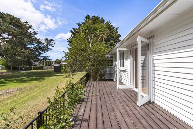 Photo of property in 24d Clinton Avenue, Te Atatu Peninsula, Auckland, 0610