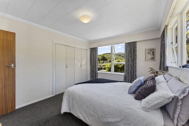 Photo of property in 18a Hawthorn Crescent, Stokes Valley, Lower Hutt, 5019