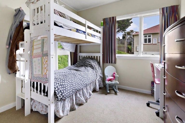 Photo of property in 23 Fettes Crescent, Seatoun, Wellington, 6022