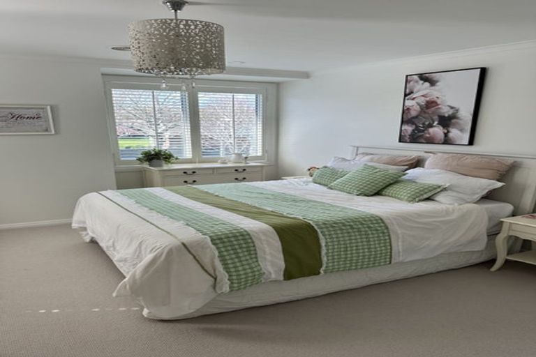 Photo of property in 20 Golf Road, Heretaunga, Upper Hutt, 5018