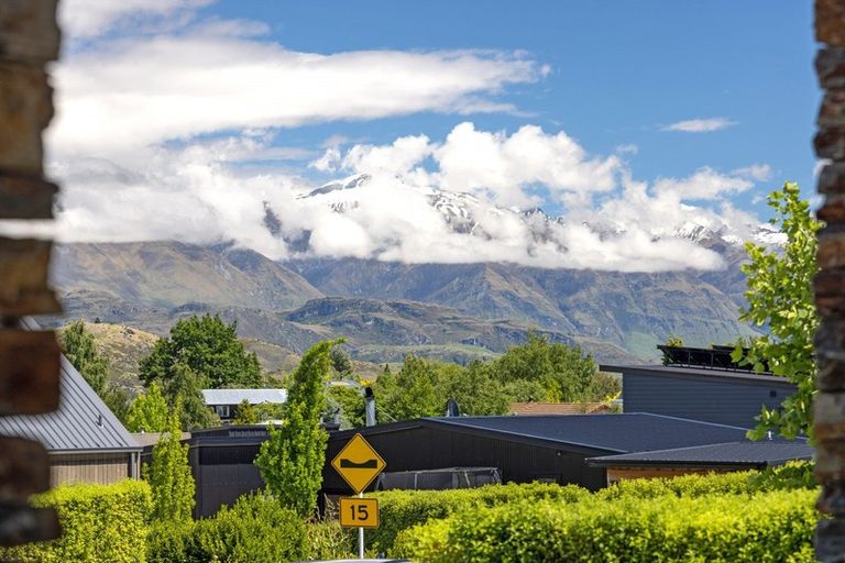 Photo of property in 16 Makomako Road, Wanaka, 9305