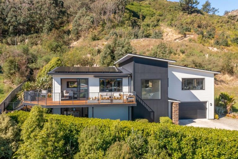 Photo of property in 3 Hihi Place, Waikanae, 5036