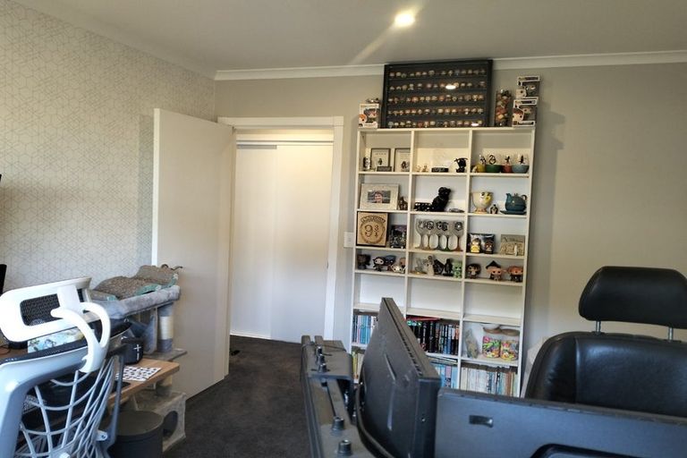 Photo of property in 4a Davis Grove, Wainuiomata, Lower Hutt, 5014