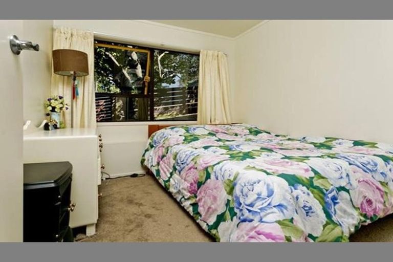 Photo of property in 33 Sequoia Place, Sunnynook, Auckland, 0620