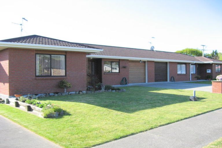 Photo of property in 2 Heihei Place, Paraparaumu, 5032