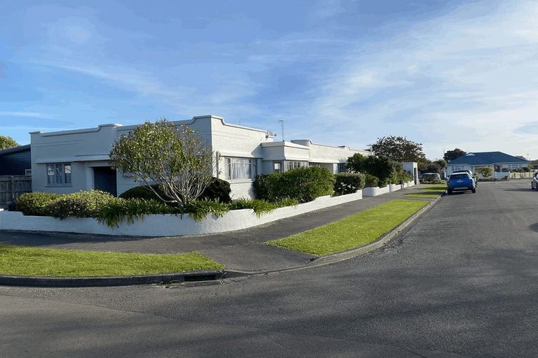 Photo of property in 22 Rangitira Avenue, Palmerston North, 4414