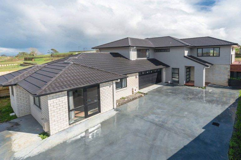 Photo of property in 11 Denham Court, Flagstaff, Hamilton, 3210