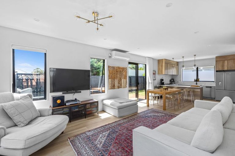 Photo of property in 27d Taipari Road, Te Atatu Peninsula, Auckland, 0610