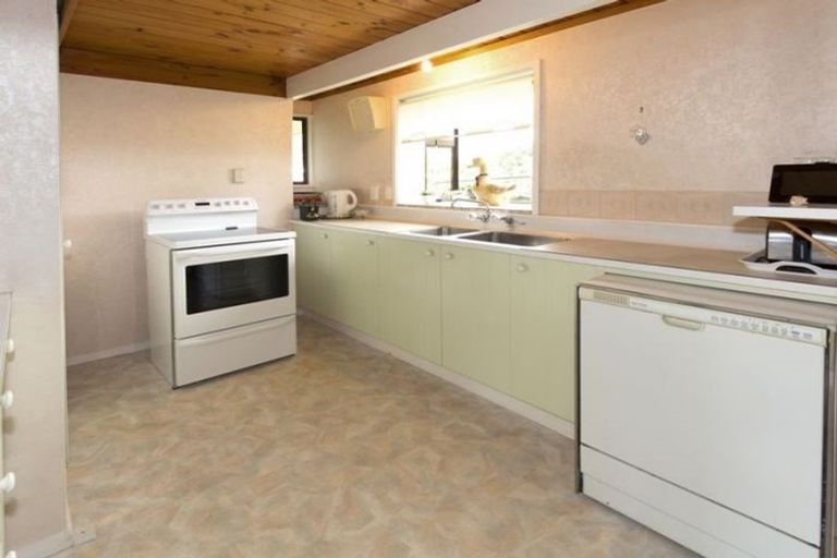 Photo of property in 1454 Whangaparaoa Road, Army Bay, Whangaparaoa, 0930