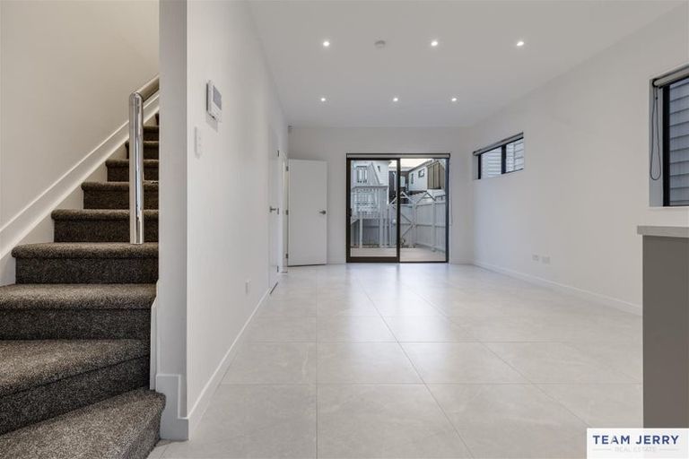 Photo of property in 8 Tukauri Place, Papakura, 2110