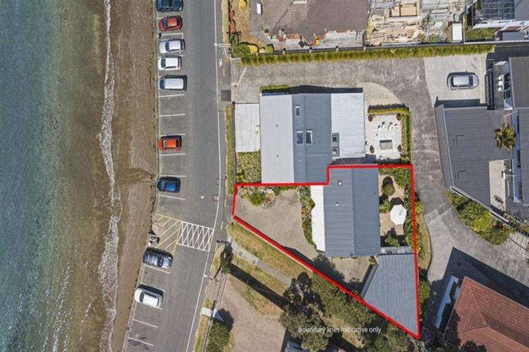 Photo of property in 2/31 Manly Esplanade, Browns Bay, Auckland, 0630