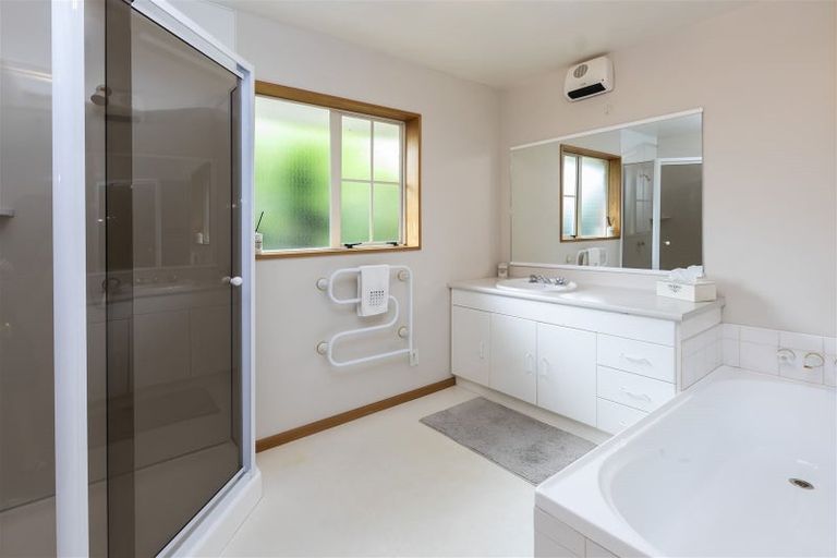 Photo of property in 10 Tavistock Place, Russley, Christchurch, 8042