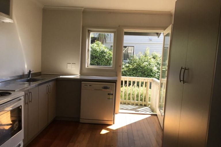 Photo of property in 3/30 Garden Road, Northland, Wellington, 6012