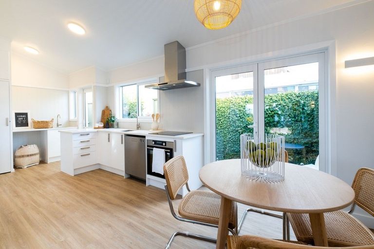 Photo of property in 24 Charles Street, Westshore, Napier, 4110