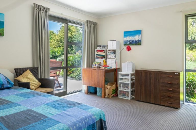 Photo of property in 33 Ketemaringi Way, Manakau, Levin, 5573