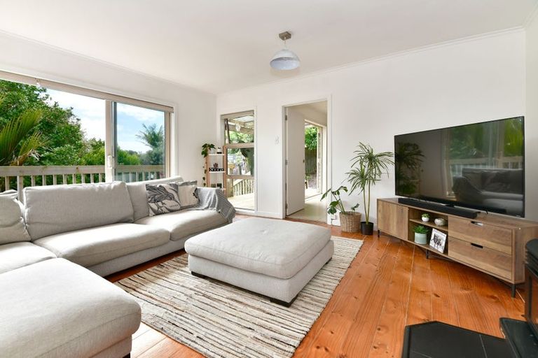 Photo of property in 2/596 Whangaparaoa Road, Stanmore Bay, Whangaparaoa, 0932