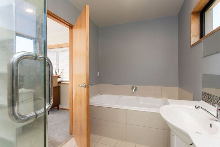Photo of property in 16 Delhi Place, Cashmere, Christchurch, 8022
