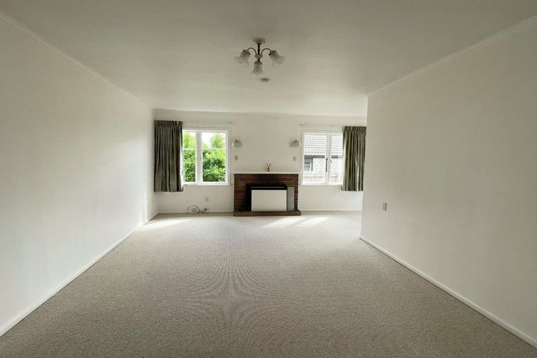 Photo of property in 2 Marlene Avenue, Te Atatu South, Auckland, 0610