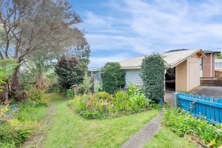 Photo of property in 213 Sturges Road, Henderson, Auckland, 0612