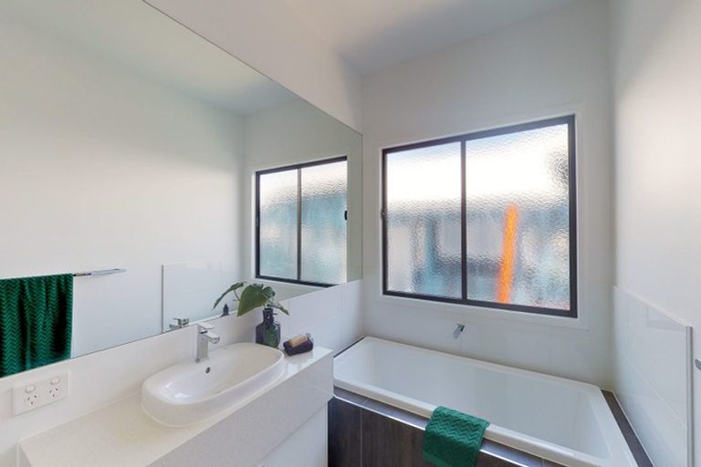 Photo of property in 1a Manor Park, Sunnyhills, Auckland, 2010