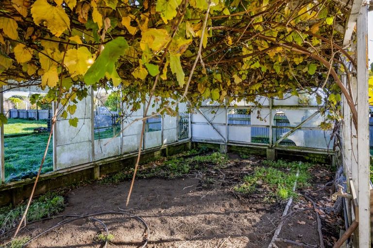 Photo of property in 40 Bear Street, Waverley, 4510