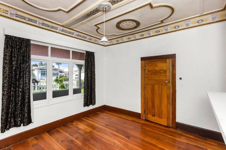 Photo of property in 42 Vigor Brown Street, Napier South, Napier, 4110