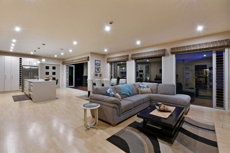 Photo of property in 42 Heretaunga Square, Silverstream, Upper Hutt, 5019