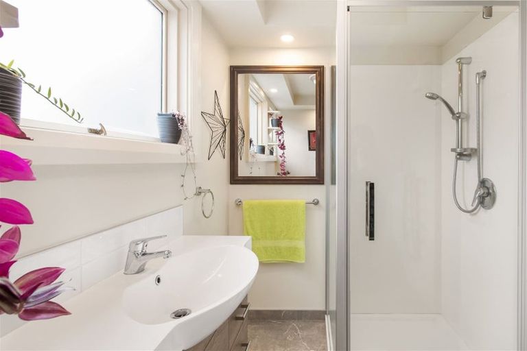 Photo of property in 7 Sawtell Place, Northcote, Christchurch, 8052