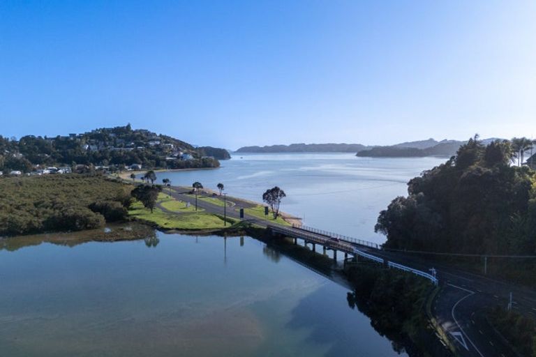 Photo of property in Bridgewater Apartments, 201/7 Te Rangi Cross Road, Paihia, 0200