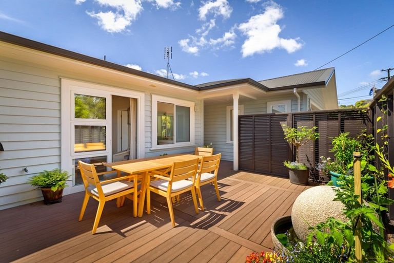 Photo of property in 1 Manuwai Road, Torbay, Auckland, 0630