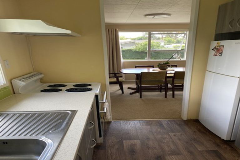 Photo of property in 42 Claverdon Drive, Massey, Auckland, 0614