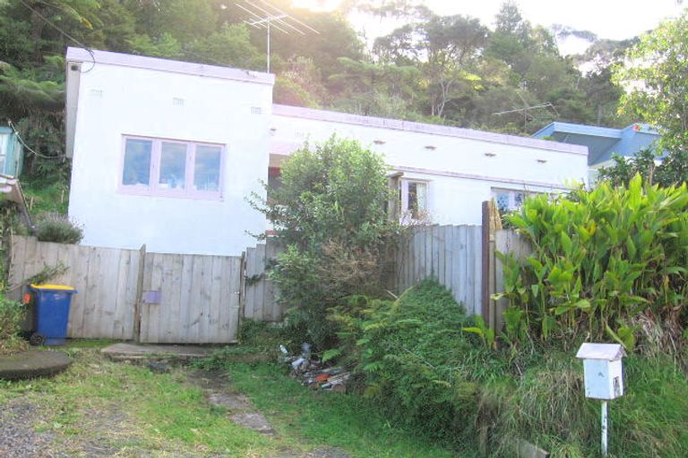 Photo of property in 17 Kauri Point Road, Laingholm, Auckland, 0604