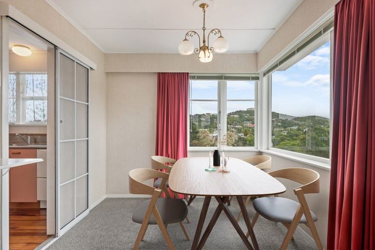 Photo of property in 22 Pokohiwi Road, Normandale, Lower Hutt, 5010