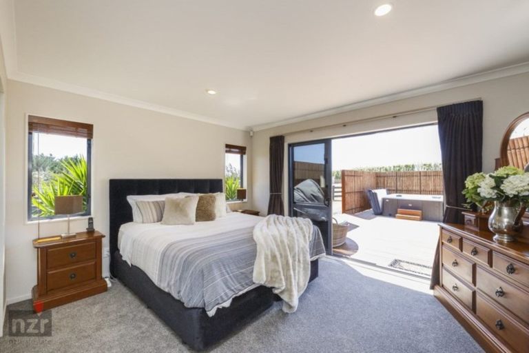Photo of property in 75 Spur Road West, Colyton, Feilding, 4775