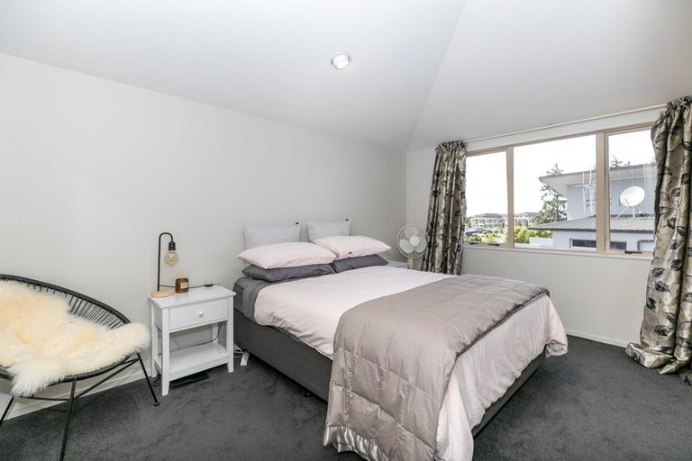 Photo of property in 2/20 Ruakiwi Road, Hamilton Lake, Hamilton, 3204