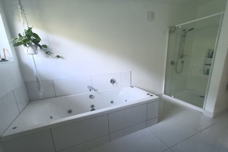 Photo of property in 277 Queens Drive, Lyall Bay, Wellington, 6022