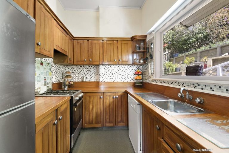 Photo of property in 37 Karepa Street, Brooklyn, Wellington, 6021