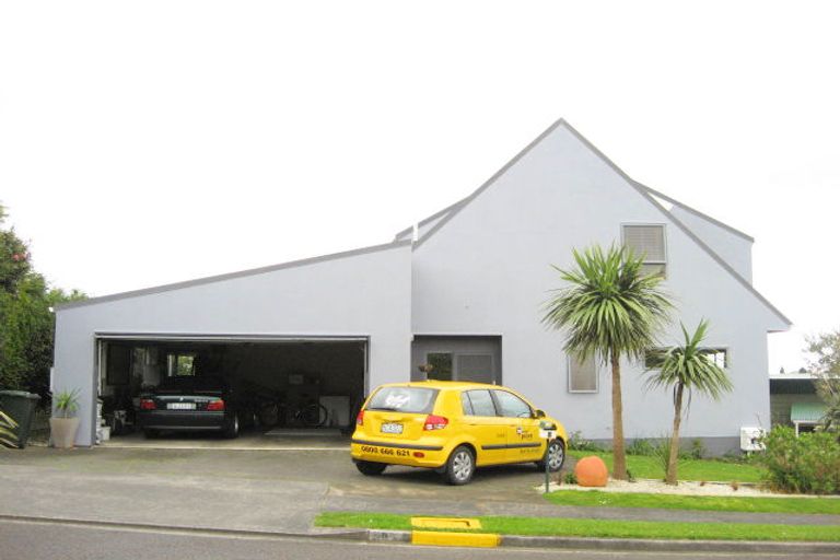 Photo of property in 9 Honnor Place, Hurdon, New Plymouth, 4310