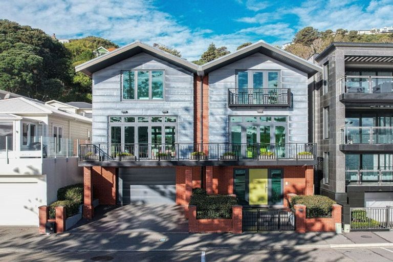 Photo of property in 286 Oriental Parade, Oriental Bay, Wellington, 6011