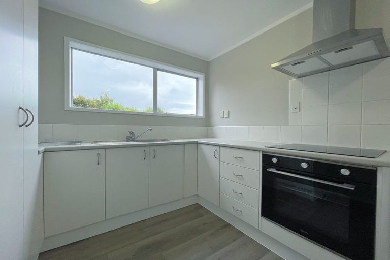 Photo of property in 2/82 Moore Street, Hillcrest, Auckland, 0627