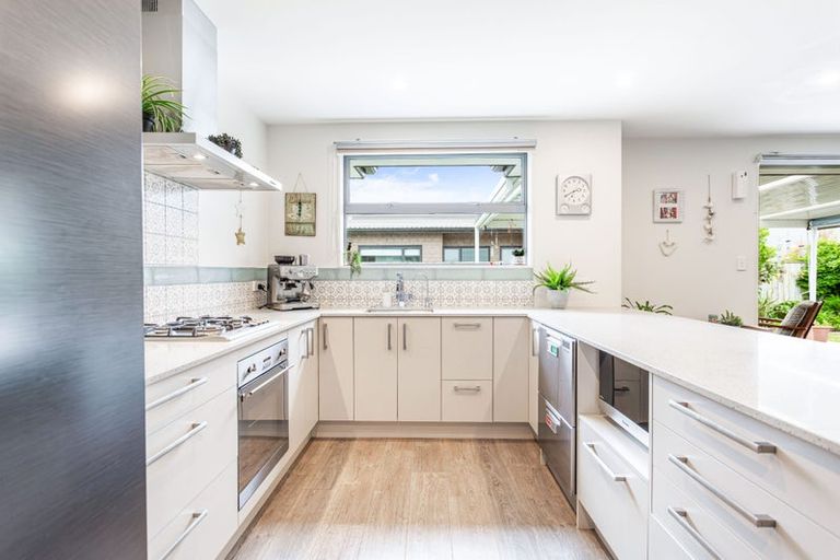 Photo of property in 13 Robert Might Road, Kumeu, 0810