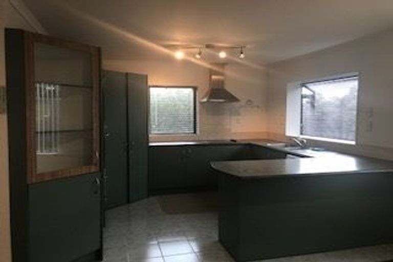 Photo of property in 4 Basra Drive, Henderson, Auckland, 0612