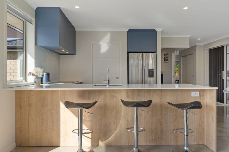 Photo of property in 2 Piharau Crescent, Hurdon, New Plymouth, 4310