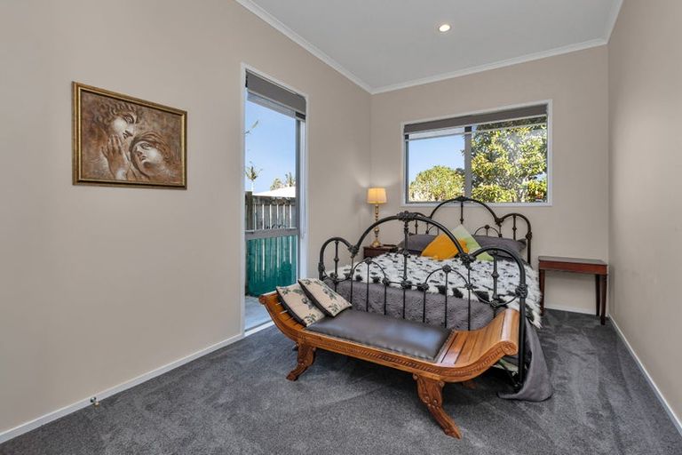 Photo of property in 9 Paradise Point Place, One Tree Point, 0118