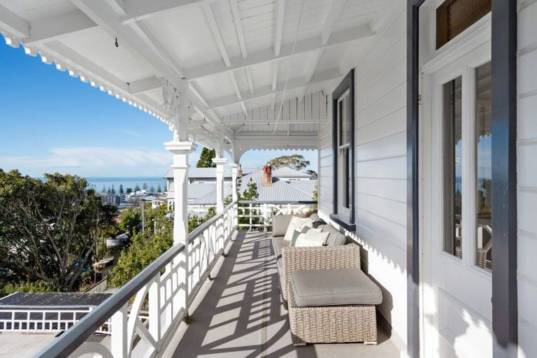 Photo of property in 15 Colenso Avenue, Hospital Hill, Napier, 4110