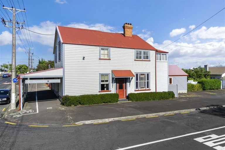 Photo of property in 58 Calliope Road, Stanley Point, Auckland, 0624