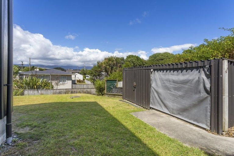 Photo of property in 2 Kowhai Street, Otaki Beach, Otaki, 5512