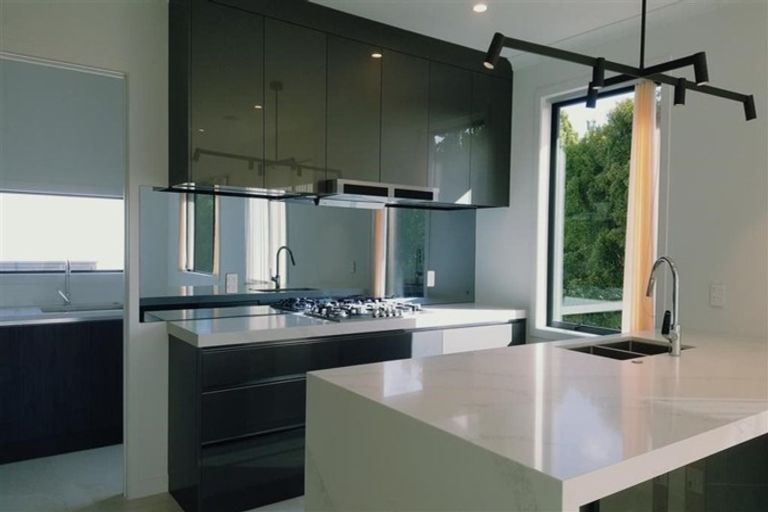 Photo of property in 8 Newport Place, Forrest Hill, Auckland, 0620